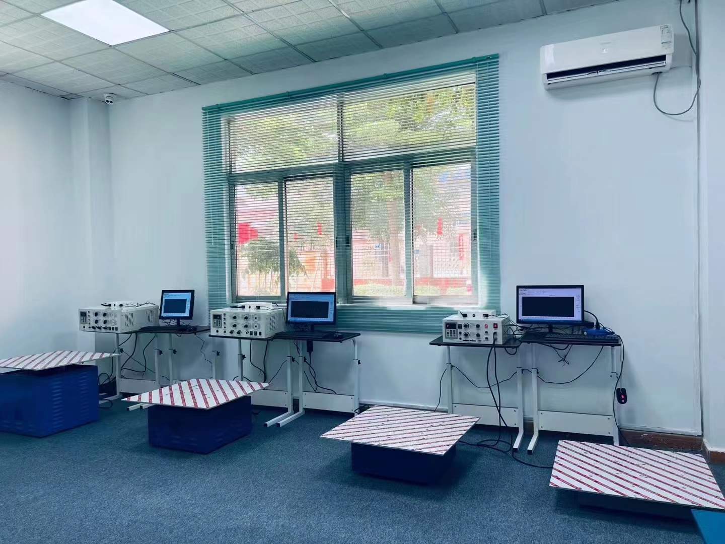 GB/T 14508-93 等級公路貨物運(yùn)輸機(jī)械環(huán)境條件 /static/upload/image/20240813/1723540987178679.jpg