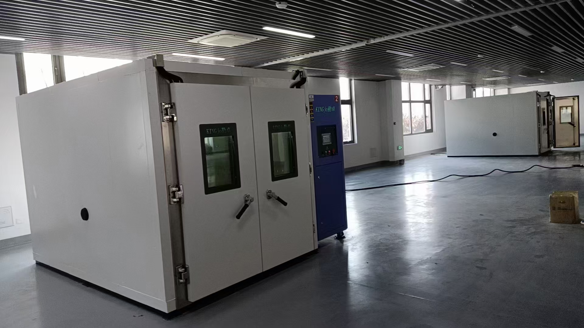 高校選擇步入式高低溫試驗(yàn)箱的目的 /static/upload/image/20250412/1744440320844849.jpg