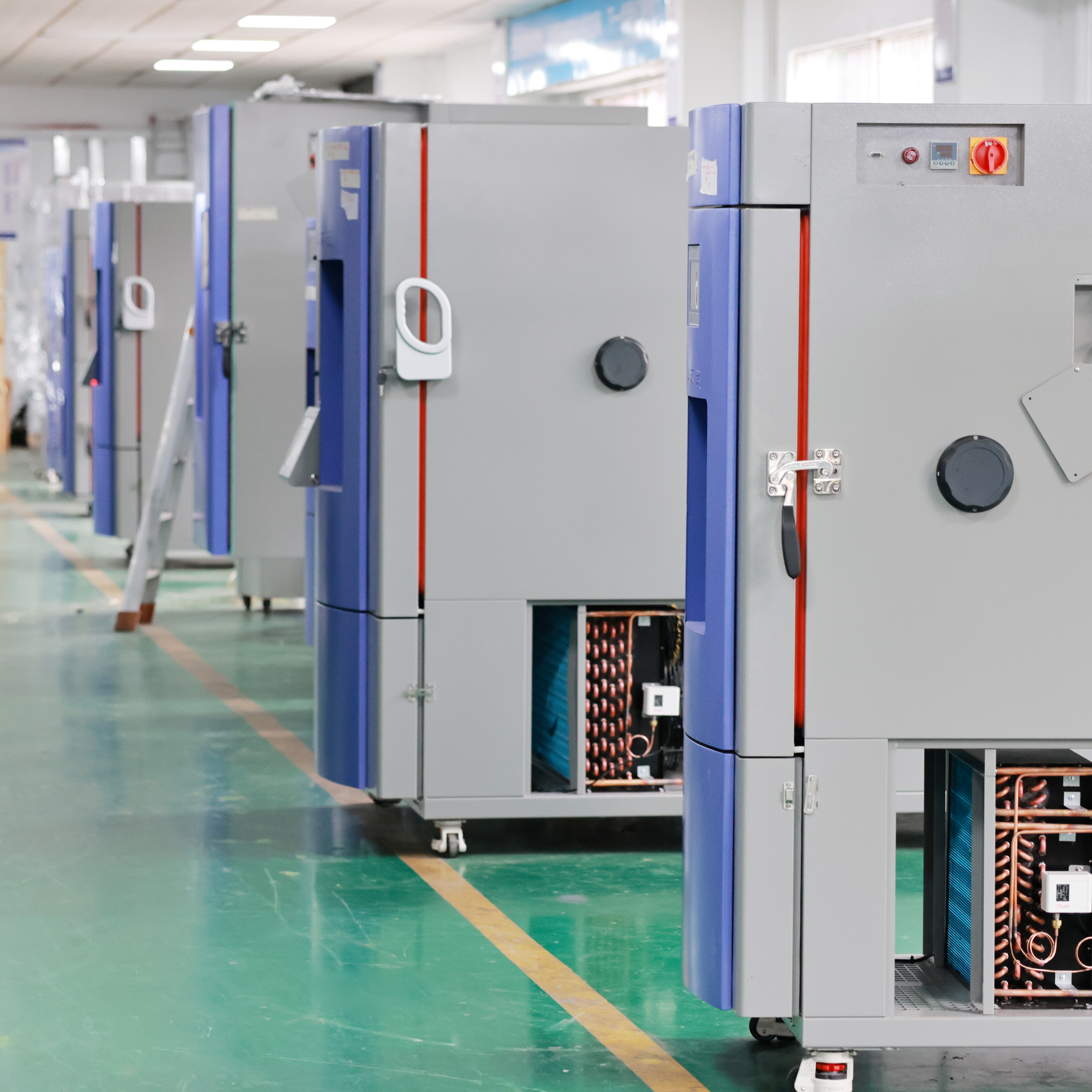 勤卓高低溫箱調(diào)試車間